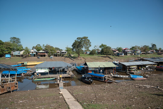 streets and wooden houses on the banks of the Amazon River.