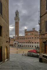 Obraz premium Siena, Italy- 14th April 2026 - A view of the Piazza del Campo