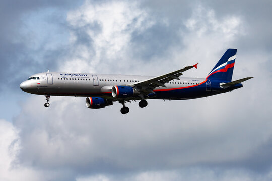 Aeroflot Airbus A321 (VP-BTG) on landing approach at Amsterdam Schiphol Airport on August 14, 2014 in Amsterdam, Netherlands