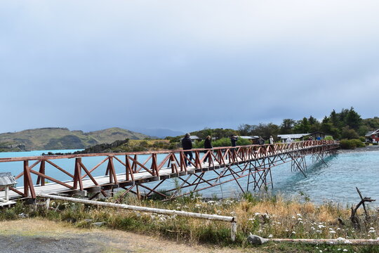 O Parque Nacional Torres del Paine, na Patag&ocirc;nia Chilena, &eacute; famoso por seus maci&ccedil;os gran&iacute;ticos, lagos glaciais e trekkings de n&iacute;vel mundial.
