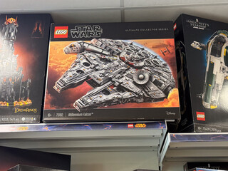 Fototapeta premium Lego star wars millennium falcon box displayed on a store shelf with other collectible building sets