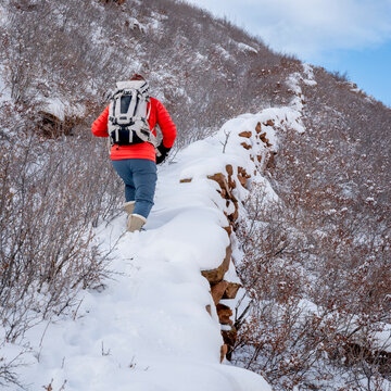 winter backpacking in Colorado foothills of Rocky Mountains