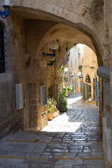 Obraz premium Picturesque Stone Archway and Cobblestone Alley in Old Jaffa, Israel