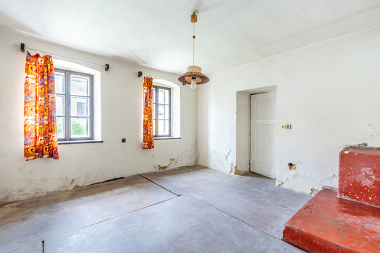 Old abandoned room needing renovation with peeling paint