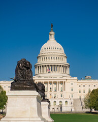 Obraz premium Washington destination with Capitol dome. Historic architecture in Washington. Washington government building under sky. American Washington landmark exterior.