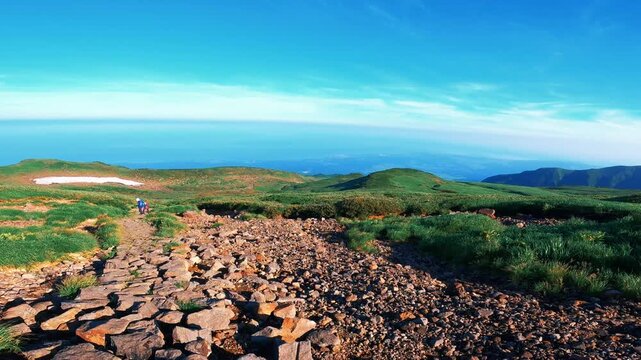 日本百名山の鳥海山の登山道