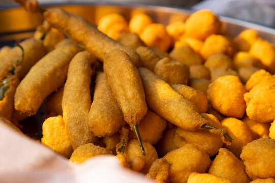 Close-portrait of Aloo Vonda and Mirchi Bajji at roadside food stall