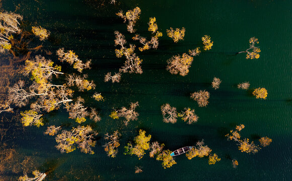 
Suoi Tia Lake