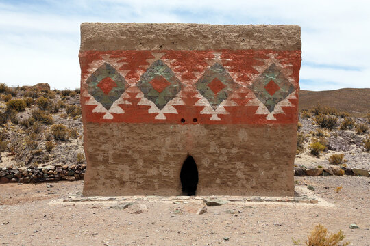 Chullpas or Chullpares, historical burial towers of Aymara indians. Altiplano, Totora area, Deparment Oruro, Bolivian Altiplano, Bolivia