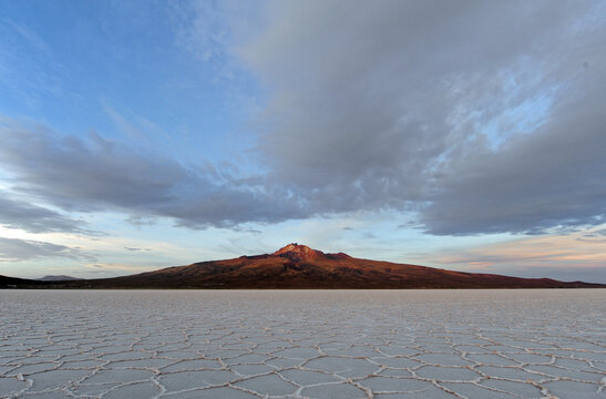 View of Volcan Tahua, Salar de Uyuni, Uyuni, Bolivia