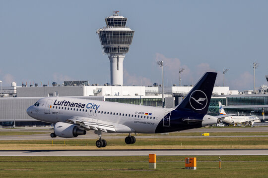 Ein Airbus A319 der Lufthansa City (Lufthansa Group) mit der Kennung D-ABGP beim Start bzw. Abheben von der Piste. 
