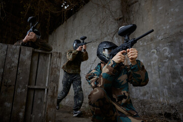 Fototapeta premium Group of soldiers take defensive positions during tactical weapon training
