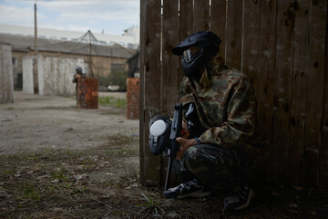 Fototapeta premium Soldier is taking a defensive position behind the cover during tactical weapon training