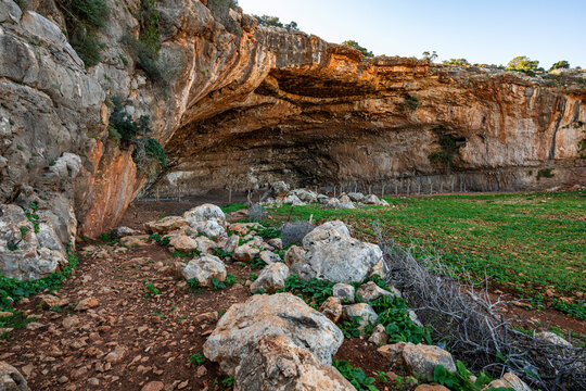 Human remains found in Haua Fteah cave, a site dating back 20000 years in Eastern Libya