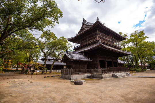View of Sanmon Gate at Shofukuji Temple in Fukuoka, a historic site representing Zen Buddhism in Japan