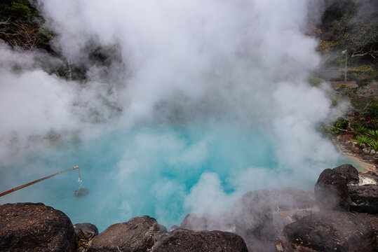 Umi Jigoku offers geothermal waters and steam in Beppu, Japan, known for its unique heat and striking color