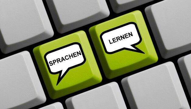 Sprachen lernen online - Gr&uuml;ne Computer Tastatur