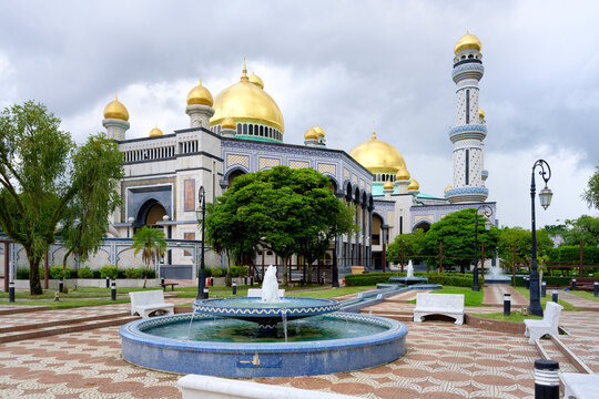 Jame Asr Hassanil Bolkiah Mosque features golden domes and a tall minaret in Bandar Seri Begawan, Brunei Darussalam during daytime