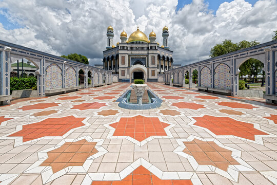Visit to Jame Asr Hassanil Bolkiah Mosque in Bandar Seri Begawan, Brunei with detailed architecture and beautiful pathways