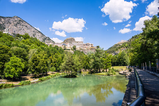 Vue sur la Cit&eacute; Vauban de Brian&ccedil;on depuis le Parc de la Schappe dans les Hautes-Alpes en France