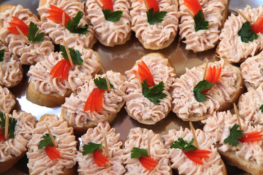Gourmet Canap&Atilde;&copy;s with Pate, Pepper, Parsley