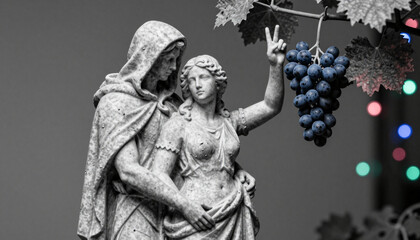 Obraz premium Classical Statue of Two Figures with Grapevine and Peace Sign