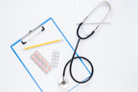 stethoscope on clipboard with stethoscope