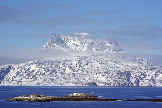 Rugged, snowy mountain landscape, fjord, small islands, Nuuk, Arctic, North America, Greenland, Denmark