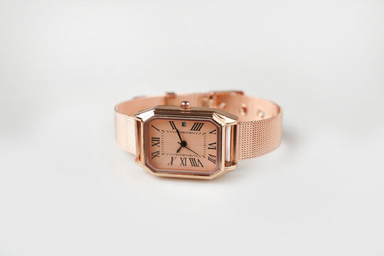 Rose Gold Rectangular Women&rsquo;s Watch with Mesh Band