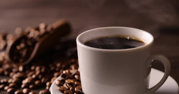 テーブルの上のホットコーヒー