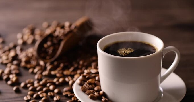 テーブルの上のホットコーヒー