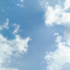 Obraz premium Clear and white-cloudy sky conditions