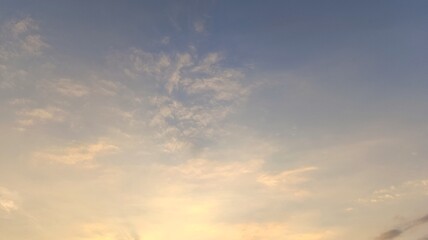 Fototapeta premium Soft clouds drift in twilight's gentle glow