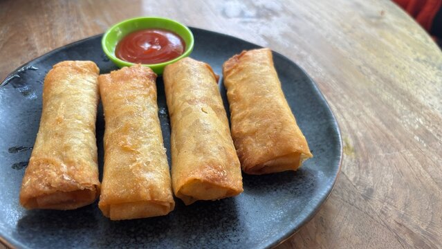 A portion of traditional *risol* snacks.