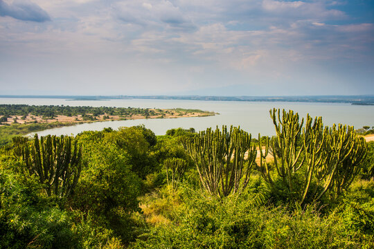 Africa, Uganda, Kazinga channel linking lake george and lake Edward, Queen Elizabeth National Park