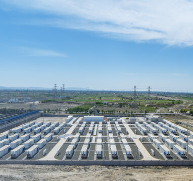 Aerial View of a Modern Large-Scale Battery Energy Storage Facility with Grid Integration in Semi-Arid Landscape