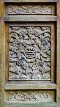 Stone dragon pattern decorations of traditional Chinese house