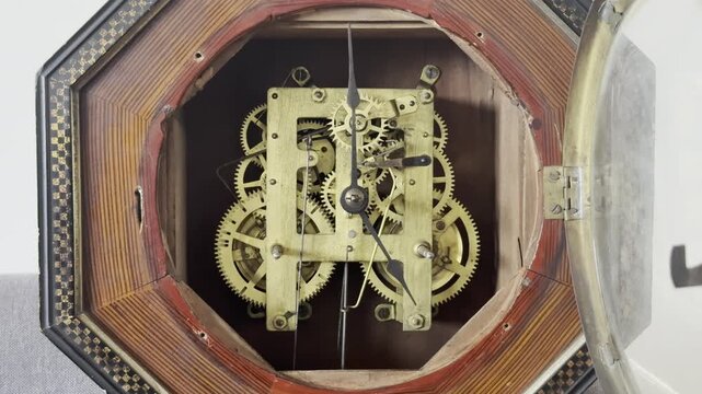 振り子時計（5時,17時）
