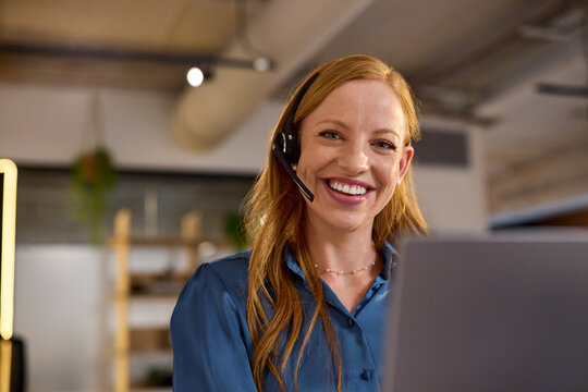 Portrait of happy smiling woman working on phone call