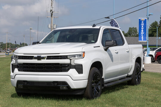 Chevrolet Silverado 1500 Crew RST 4WD at a dealership. Chevy offers the Silverado 1500 with a 5.3L Ecotec3 V8 engine. MY:2026