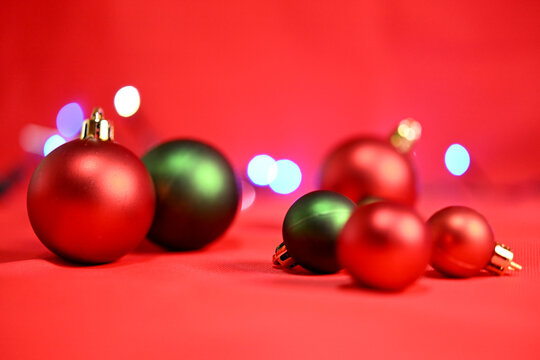 赤いクリスマスのオーナメント