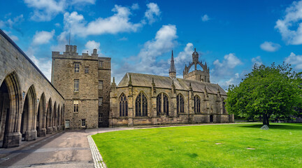 Fototapeta premium University of Aberdeen copurtyard with the iconic King's College Chapel in the background, Old Aberdeen, North East Scotland