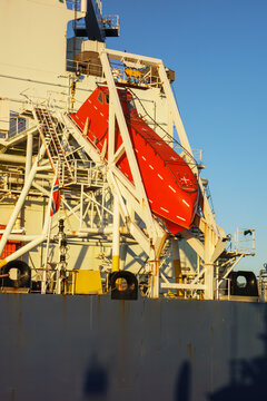 Free-fall Lifeboat on Industrial Ship Davit, Maritime Emergency Rescue Safety Equipment on Cargo Vessel