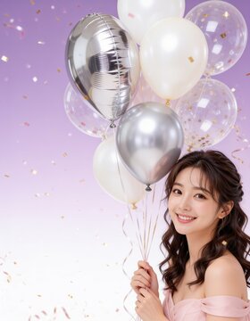 シルバーと白の風船を持って微笑むラベンダードレスの若い女性のお祝いイメージ