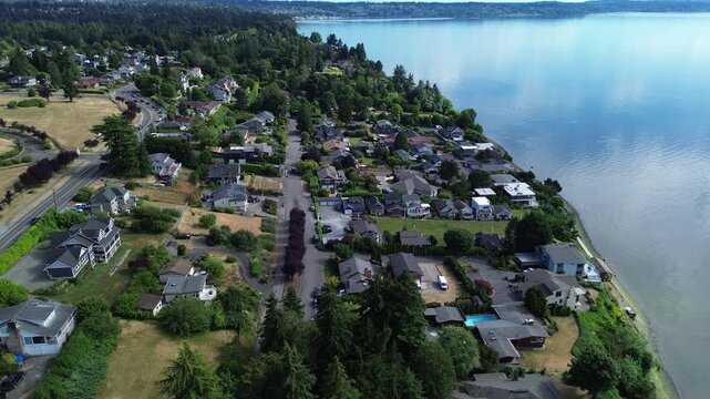 Arterial transit intersections link dispersed housing sectors to waterfront via winding roads. Residential community cohesion depends on accessibility to arterial links in Des Moines, Washington