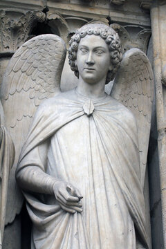 Angel, Notre-Dame cathedral, portal of the Virgin, Paris