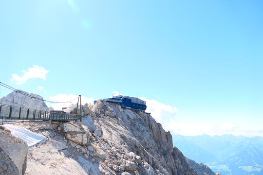 Blick &uuml;ber die Himmelsleiter auf die Dachsten - Bergstation 