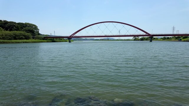 晴れた日の都田川河口とみおつくし橋