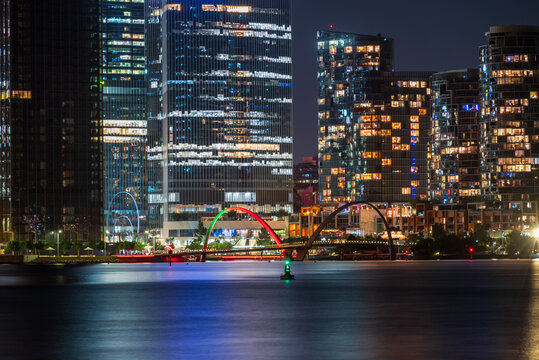 Elizabeth Quay bridge at night closer