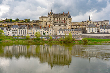 Obraz premium Schloss Amboise über dem Loiretal, Frankreich Chateau Amboise Loiré valley France, Leonardo da Vinci, Chapelle Saint-Hubert, Hubertuskapelle 